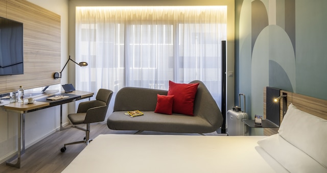 ノボテル マドリッド カンポ デ ラス ナシオネス