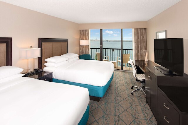 ヒルトン サンディエゴ エアポート / ハーバー アイランド