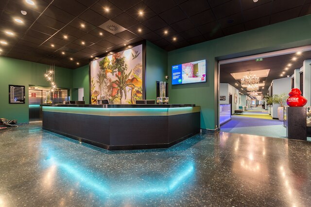 トーン ホテル ブリストル ステファニー