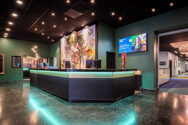 トーン ホテル ブリストル ステファニー