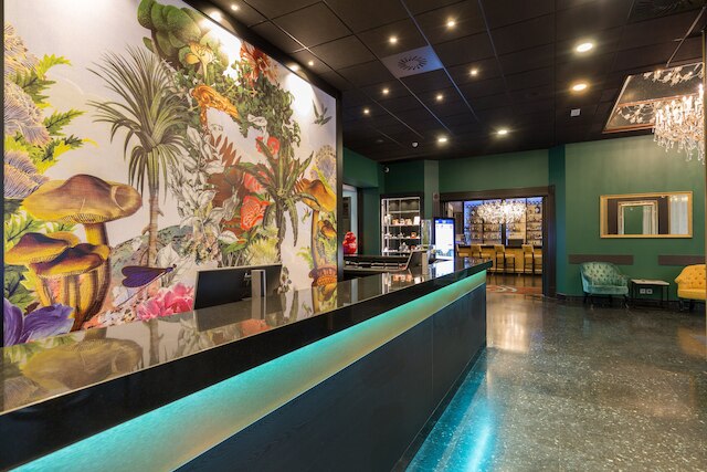 トーン ホテル ブリストル ステファニー