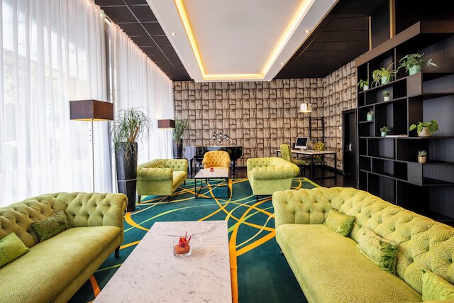 トーン ホテル ブリストル ステファニー