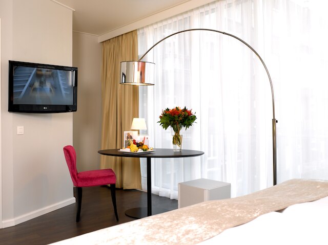 トーン ホテル ブリストル ステファニー