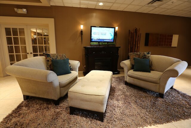 ラマダ バイ ウィンダム ミッドタウン グランド アイランド