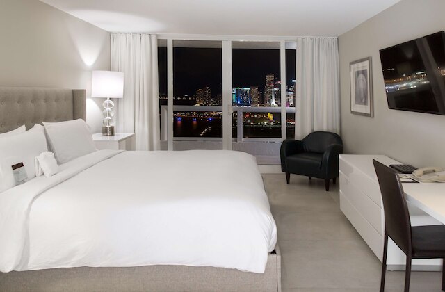 ダブルツリー バイ ヒルトン グランド ホテル ビスケーン ベイ