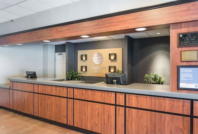 コンフォート イン バイ ザ ベイ