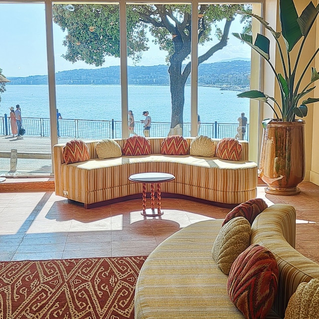 ホテルラペルーズニース