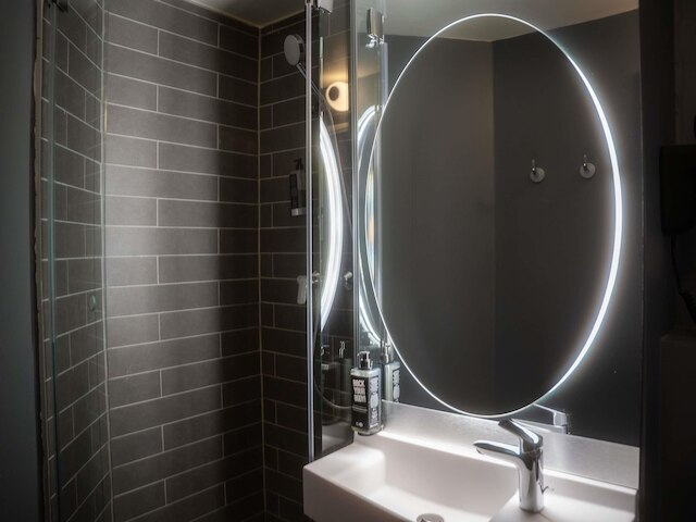 イビス ニース サントル ガール