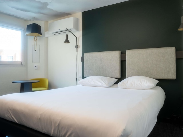 イビス ニース サントル ガール