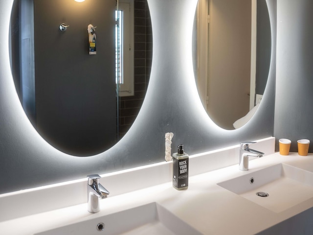 イビス ニース サントル ガール