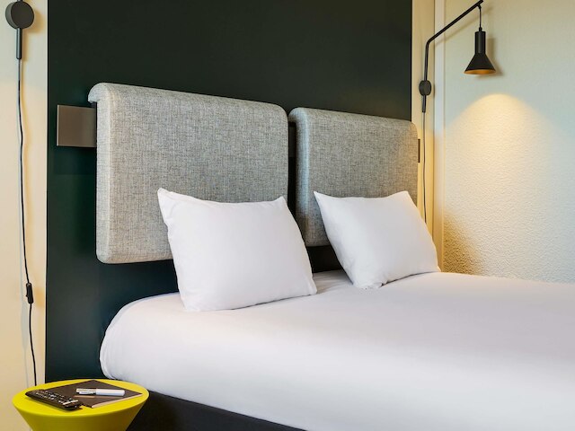 イビス ニース サントル ガール