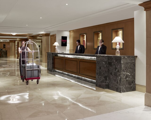 ラマダ プラザ パーム グローヴ