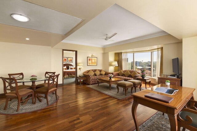 ラマダ プラザ パーム グローヴ