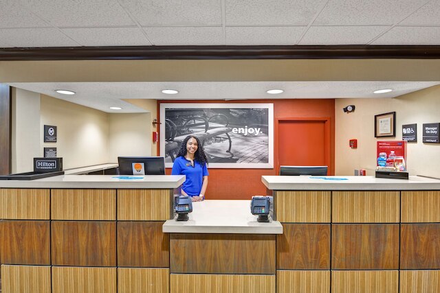 ハンプトン イン アルバニー ウルフ ロード (エアポート)