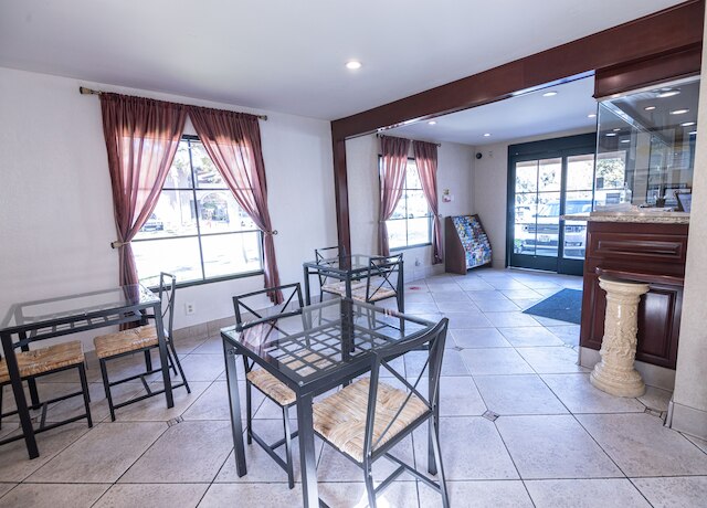 ホスピタリティ・イン・サン・ベルナルディノ / レッドランズ