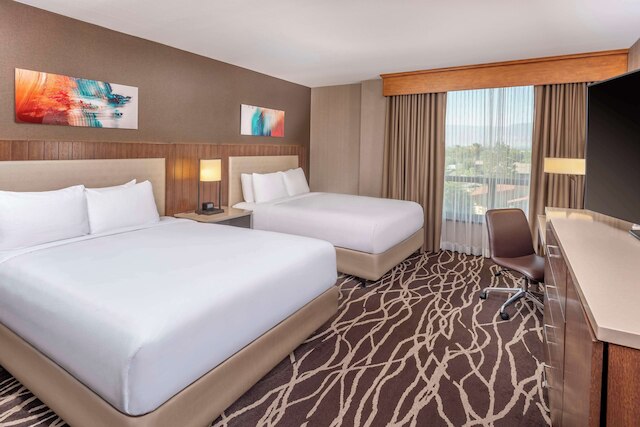 ダブルツリー バイ ヒルトン ホテル サンバーナーディーノ