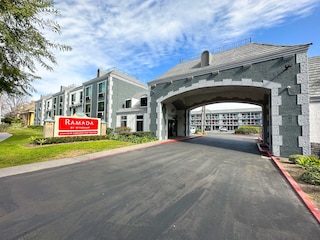 ラマダ バイ ウィンダム アナハイム コンベンション センター