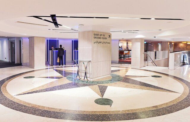 ザ マーブル アーチ オテル, バイ シスル