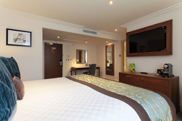 ザ マーブル アーチ オテル, バイ シスル