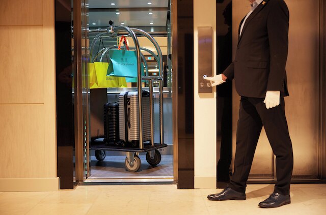 ザ マーブル アーチ オテル, バイ シスル