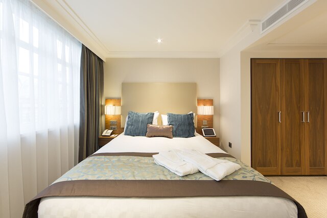 ザ マーブル アーチ オテル, バイ シスル