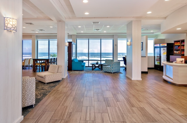 ホリデイ イン エクスプレス アンド スイーツ オーシャンフロント by IHG