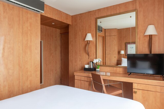 ベストウェスタン ホテル ロンセレー オペラ