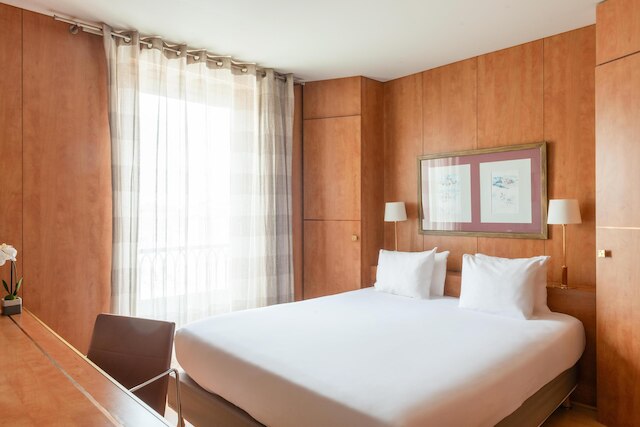 ベストウェスタン ホテル ロンセレー オペラ