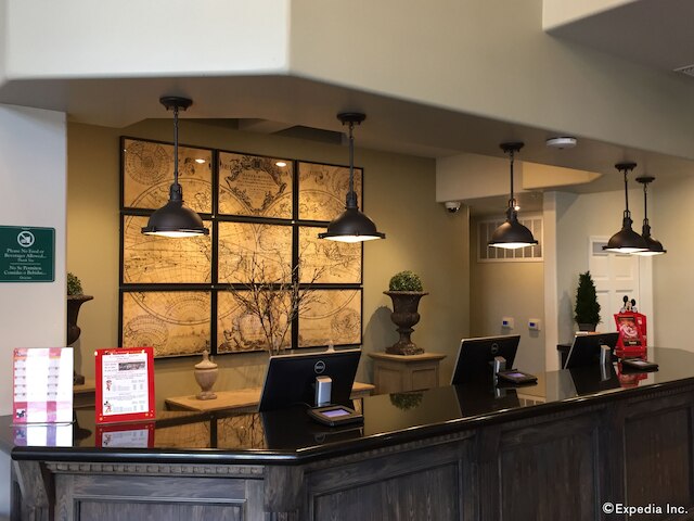 アナハイム キャメロット イン & スイーツ