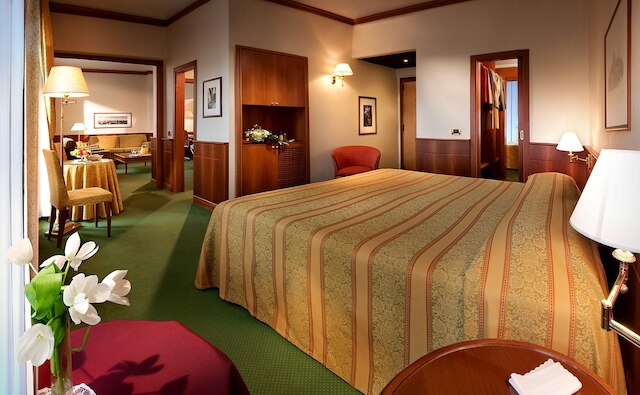 ホテル カヴール