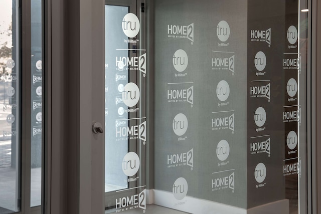 トゥルー バイ ヒルトン マイアミ エアポート サウス ブルー ラグーン フロリダ