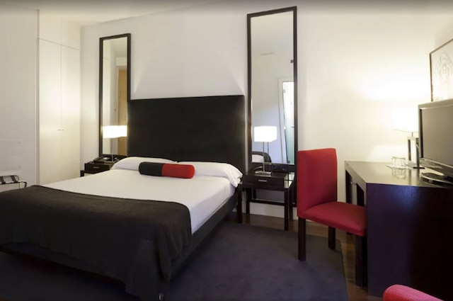 ホテル クアトロ プエルタ デル ソル