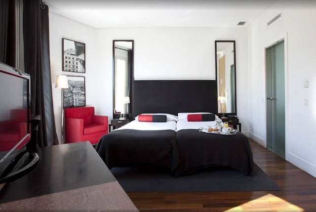 ホテル クアトロ プエルタ デル ソル