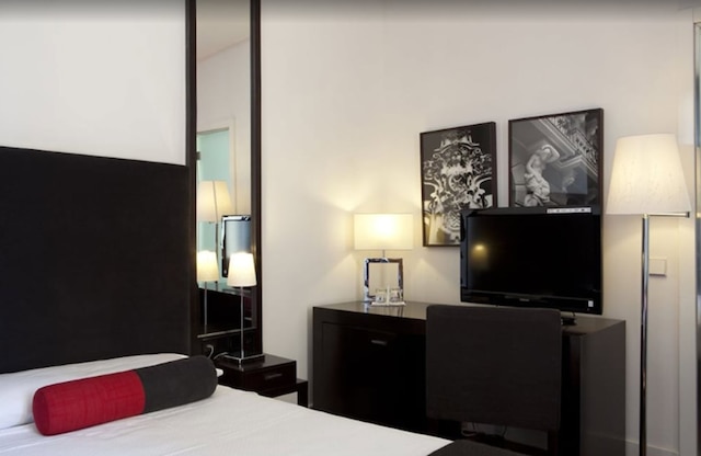 ホテル クアトロ プエルタ デル ソル