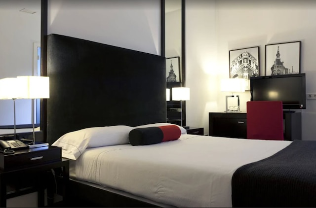 ホテル クアトロ プエルタ デル ソル