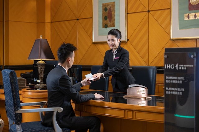 クラウン プラザ ホテル & スイーツ ランドマーク 深圳 by IHG (深圳富苑皇冠假日套房酒店)