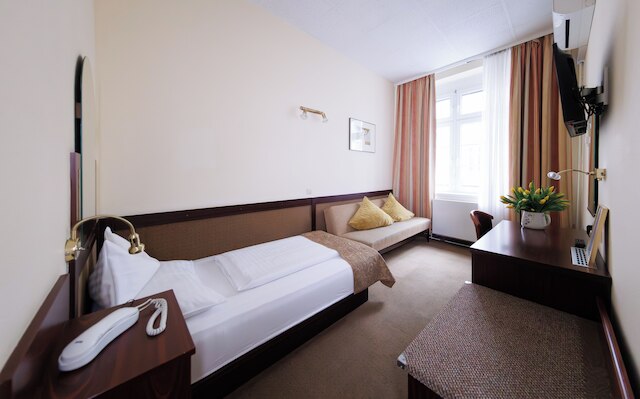 コンチネンタル ホテル ペンション