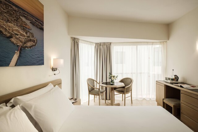 ディプロマット ホテル