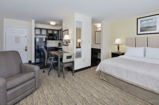 キャンドルウッド スイーツ マーケット センター by IHG