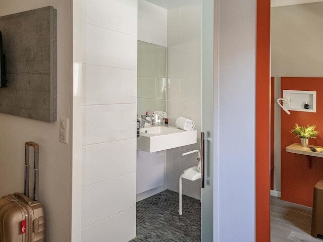 イビス バジェット ニース カリフォルニー レンヴァル