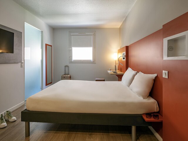 イビス バジェット ニース カリフォルニー レンヴァル