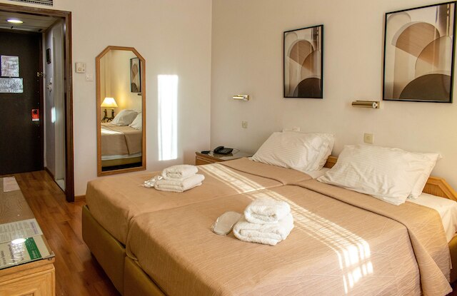 カンディア ホテル