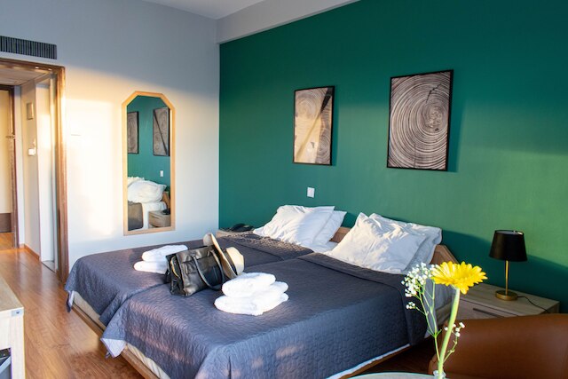 カンディア ホテル