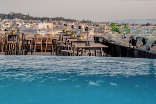 カンディア ホテル