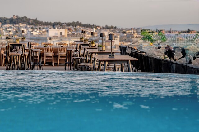 カンディア ホテル