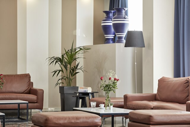 カンディア ホテル