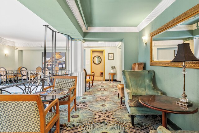 エンバシー ホテル