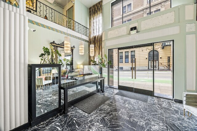 エンバシー ホテル