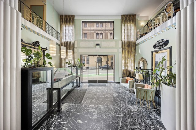 エンバシー ホテル