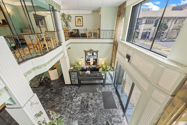 エンバシー ホテル